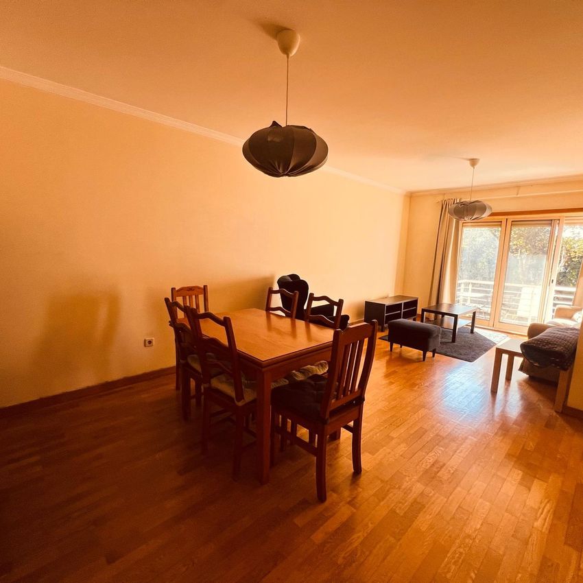 Imagem Sala de estar de apartamento t2 em Estrada da Circunvalação