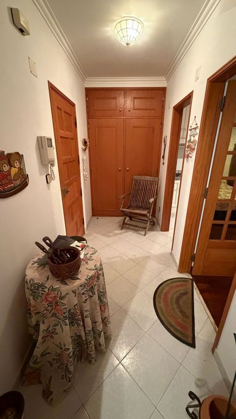 Imagem Corredor de apartamento t0 em Rua Emídio Pinto, 7