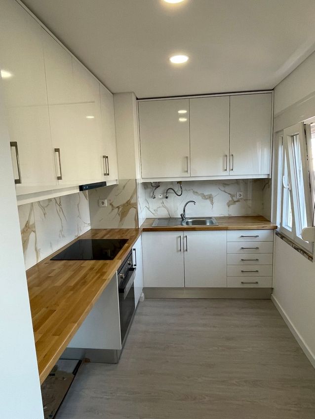 Imagem Cozinha de apartamento t2 em Rua Vice-Almirante Augusto de Castro Guedes, 45