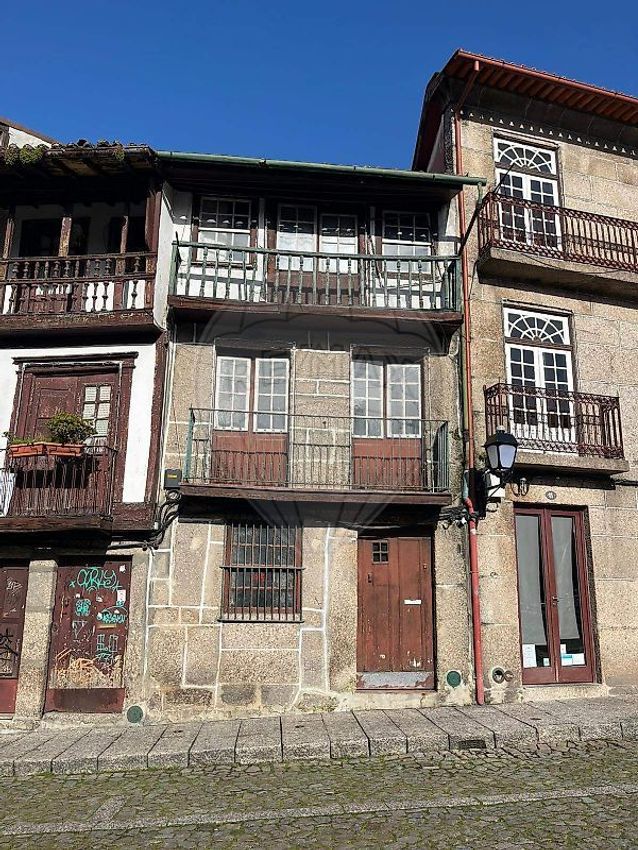 Imagem Vistas de prédio em Moreira de Cónegos