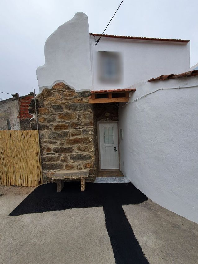 Imagem Fachada de  moradia geminada em Rua José Américo Cortez