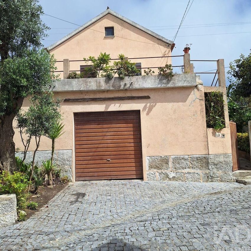 Imagem Fachada de  moradia independente em Marinhas