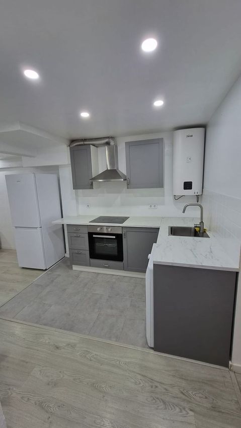 Imagem Cozinha de apartamento t2 em Rua Branquinho da Fonseca, 1