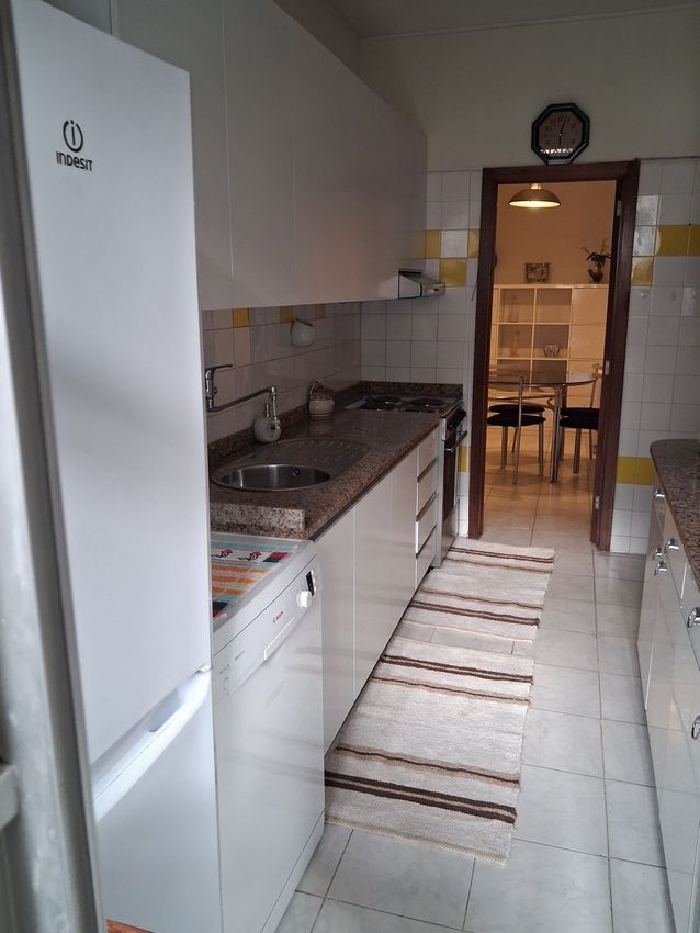 Imagem Cozinha de apartamento t4 em Rua Joaquim António de Aguiar, 147