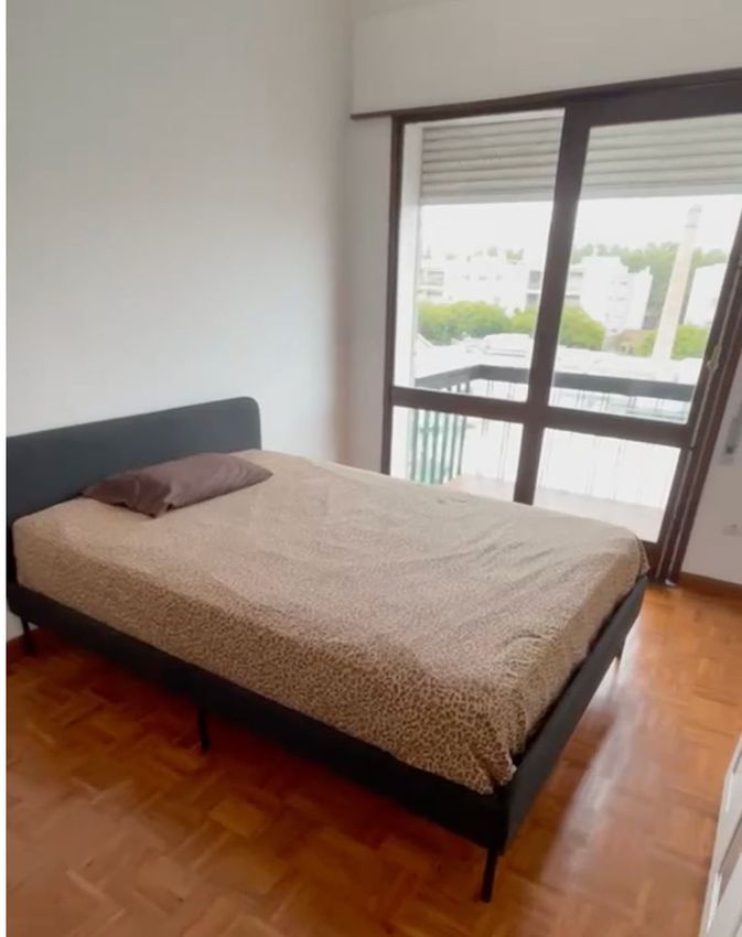 Imagem Quarto de quarto em Rua Sousa Aroso, 350