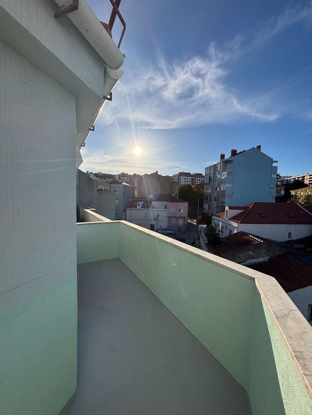 Imagem Varanda de apartamento t1 em Estrada Romeiras, 20