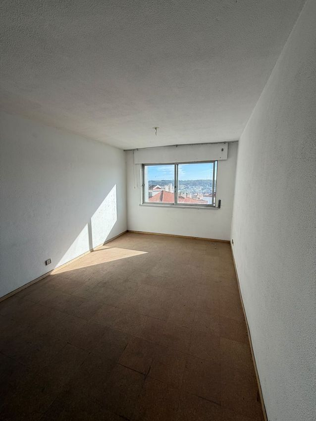Imagem Divisão de apartamento t3 em Santo António dos Cavaleiros e Frielas