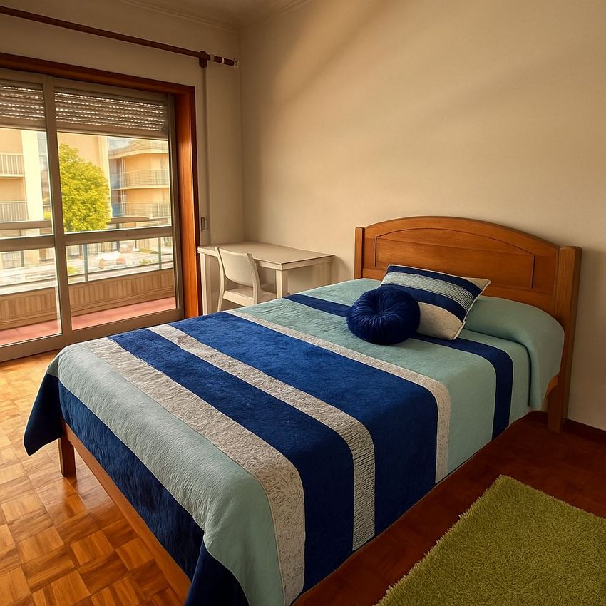 Imagem Quarto de quarto em Rua Padre Luís Portela, 25