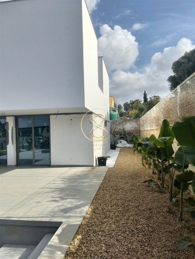 Imagem Fachada de  moradia independente em Quinta da Malata