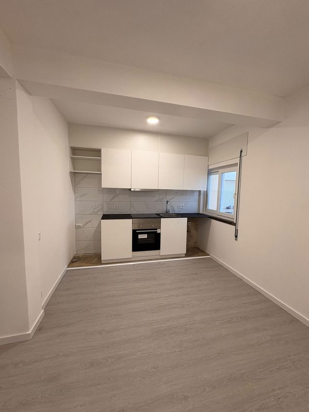 Imagem Cozinha de apartamento t1 em Avenida Luís de Camões, 16