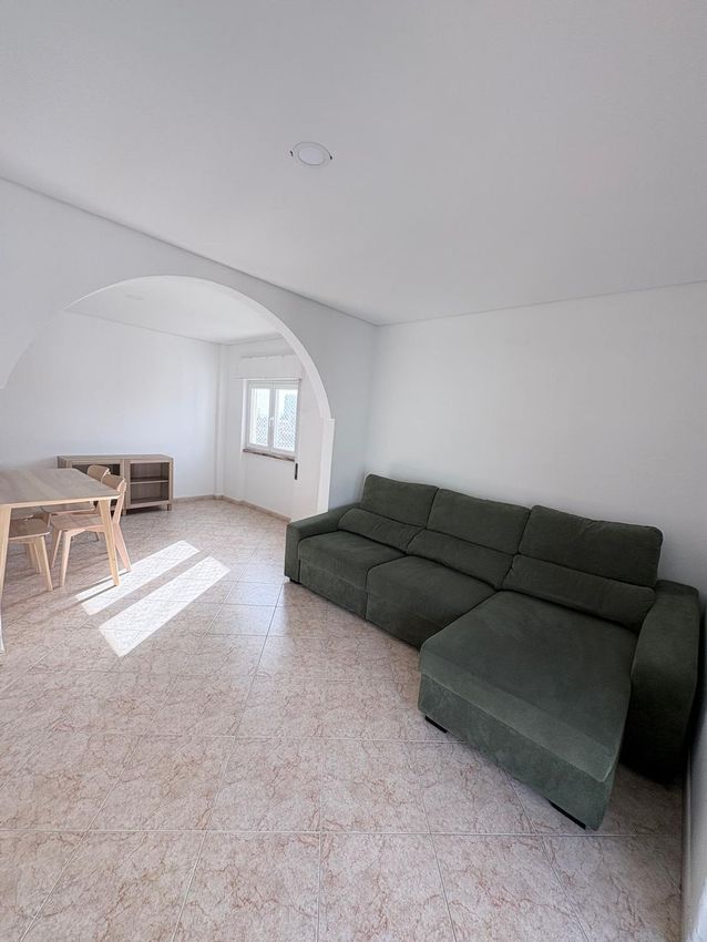 Imagem Sala de estar de apartamento t2 em Rua Oliveira Martins, 15