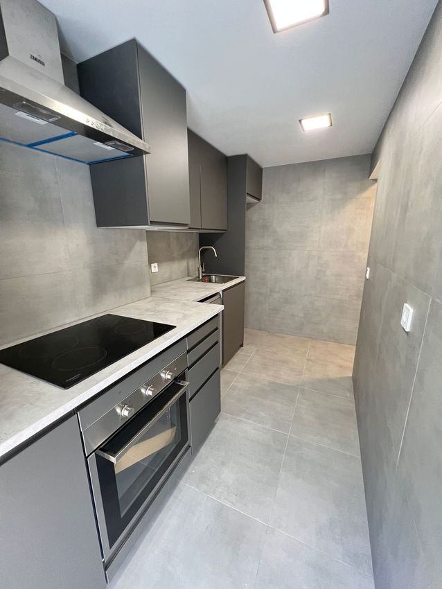 Imagem Cozinha de apartamento t4 em Avenida Miguel Bombarda, 62