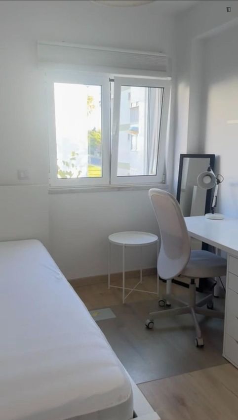 Imagem Sala de estar de quarto em Praceta Gonçalves Zarco