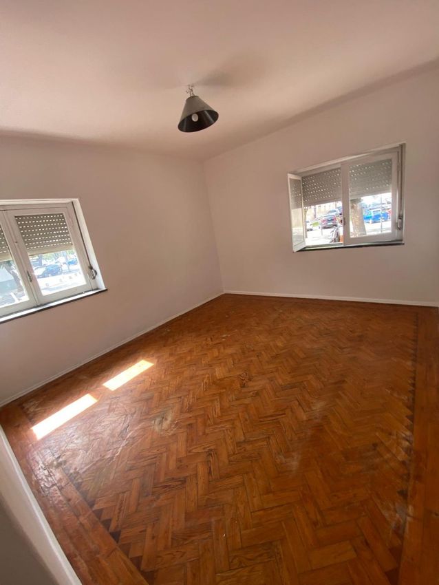 Imagem Divisão de apartamento t2 em Avenida Luís de Camões, 502