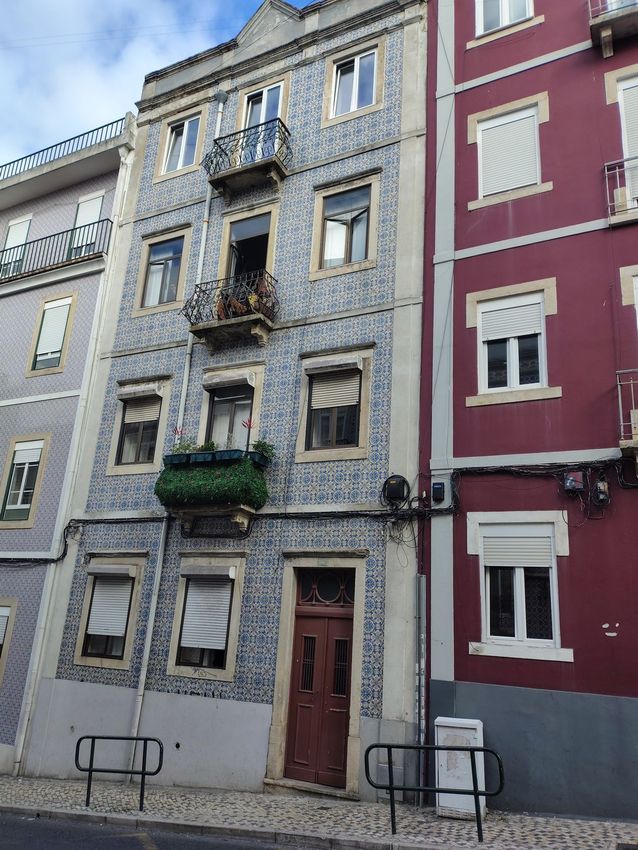 Imagem Fachada de apartamento t3 em Calçada Poço dos Mouros, 66