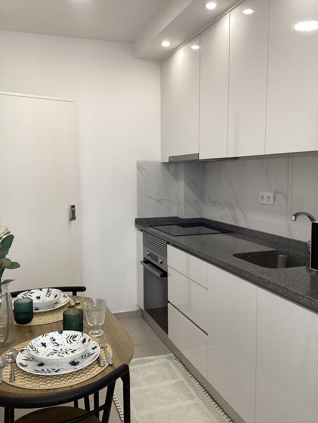 Imagem Cozinha de apartamento t3 em Rua Miguel Bombarda, 1