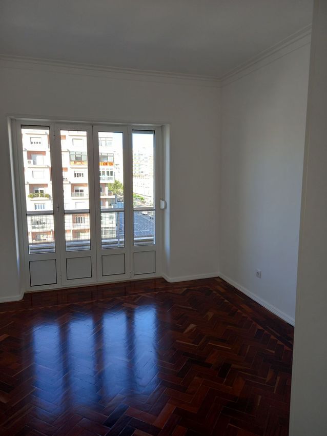 Imagem Sala de estar de apartamento t3 em Avenida Almirante Gago Coutinho, 56