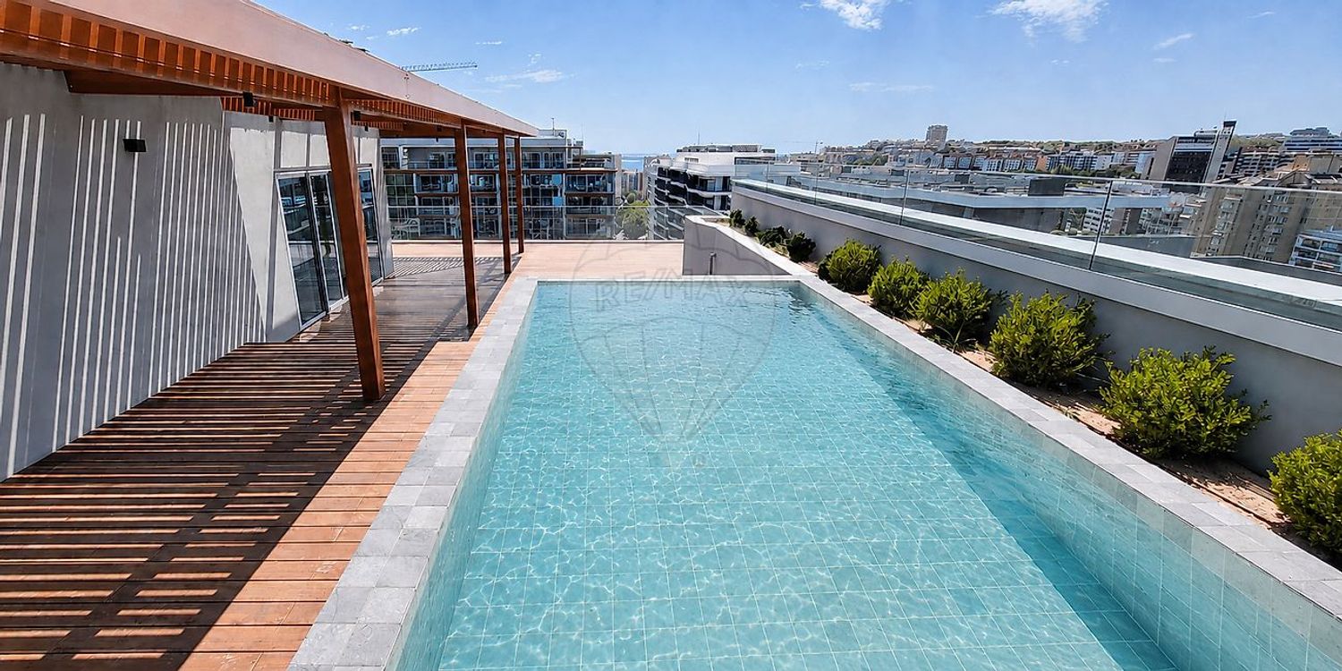 Imagem Piscina de apartamento t4 em Quinta das Romeiras