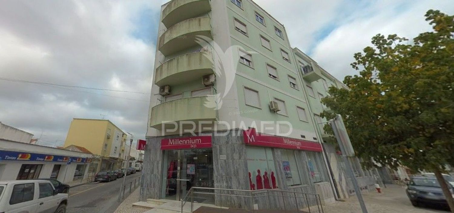 Imagem Vistas de apartamento t3 em Avenida António Inácio da Cruz