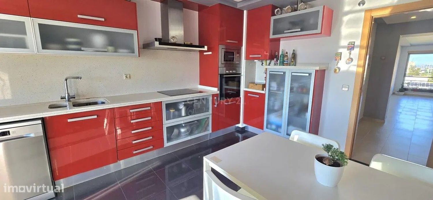 Imagem Cozinha de quarto em Rua Frei Luís de Sousa, 101