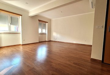 Flat Rental: at Praça Da Igreja, Amadora